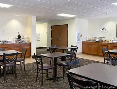 Super 8 By Wyndham Iola Ks 
