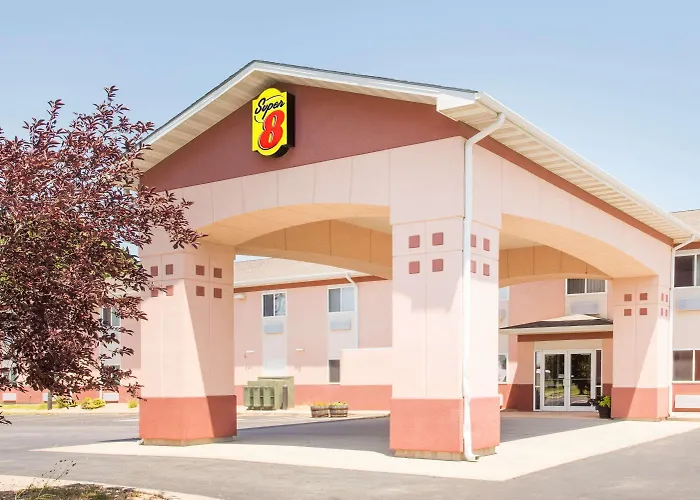 Super 8 By Wyndham Iola Ks
