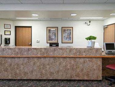 Super 8 By Wyndham Ks Hotel