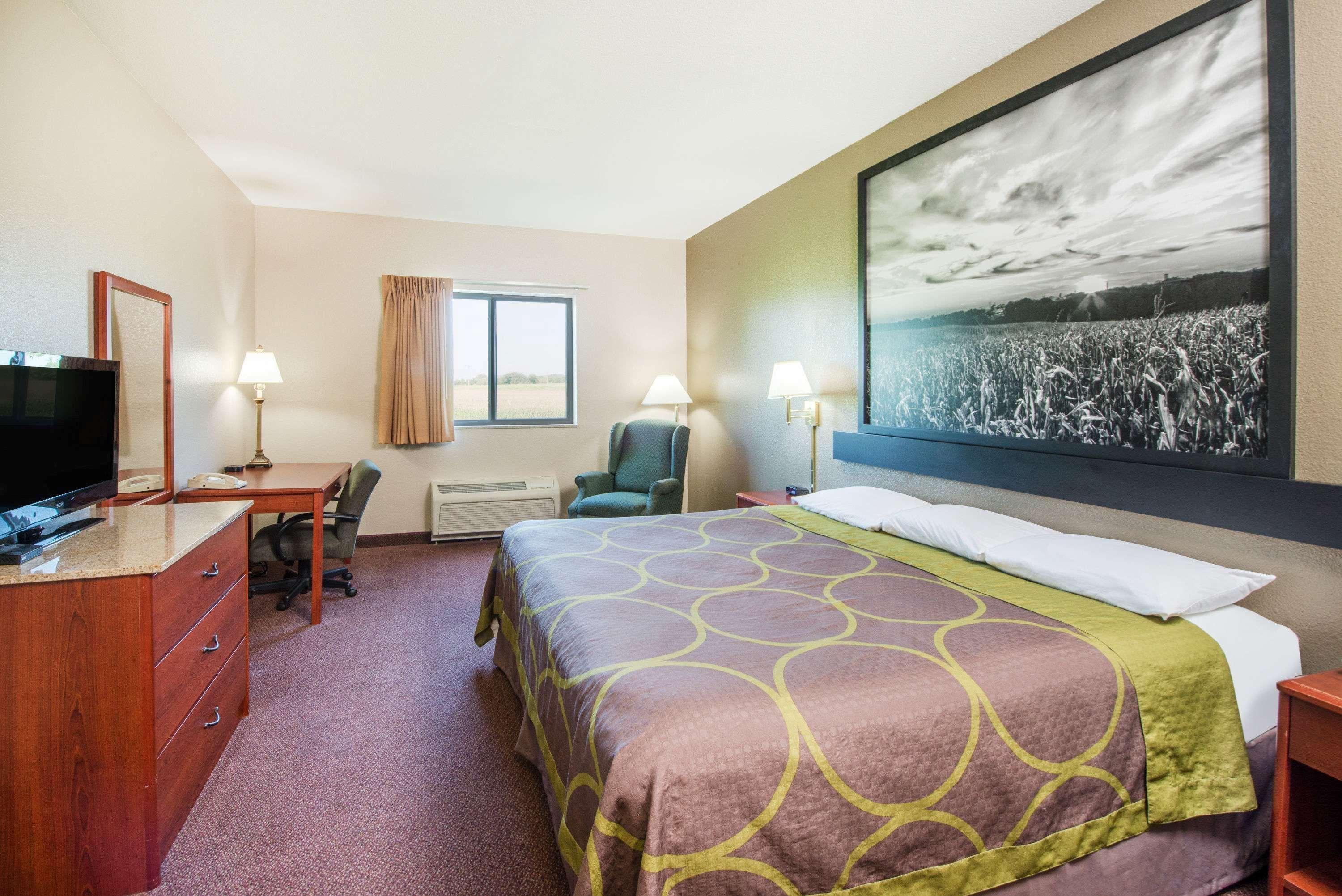 Super 8 By Wyndham Ks Iola