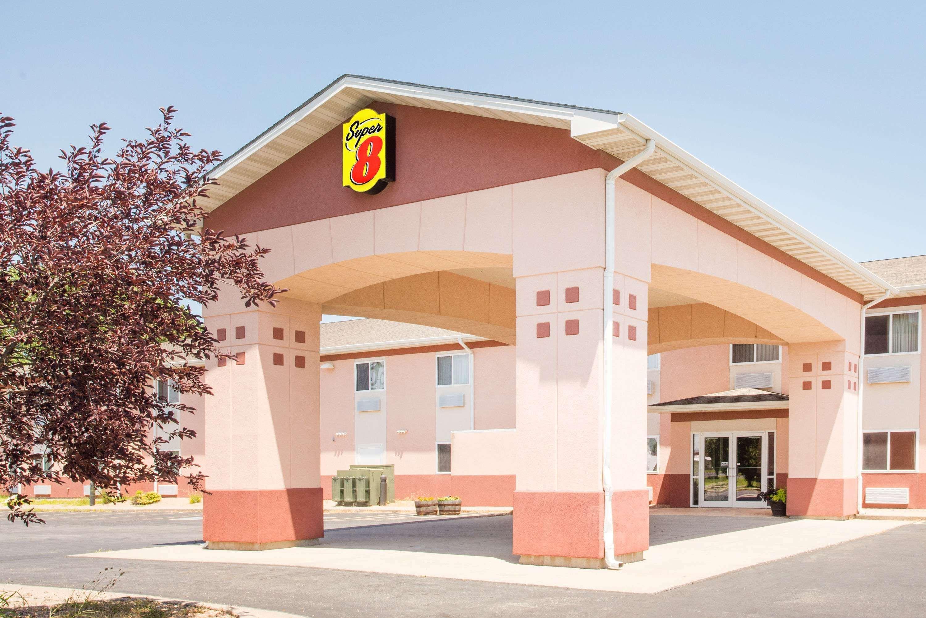 Hotel Super 8 By Wyndham Ks 2*