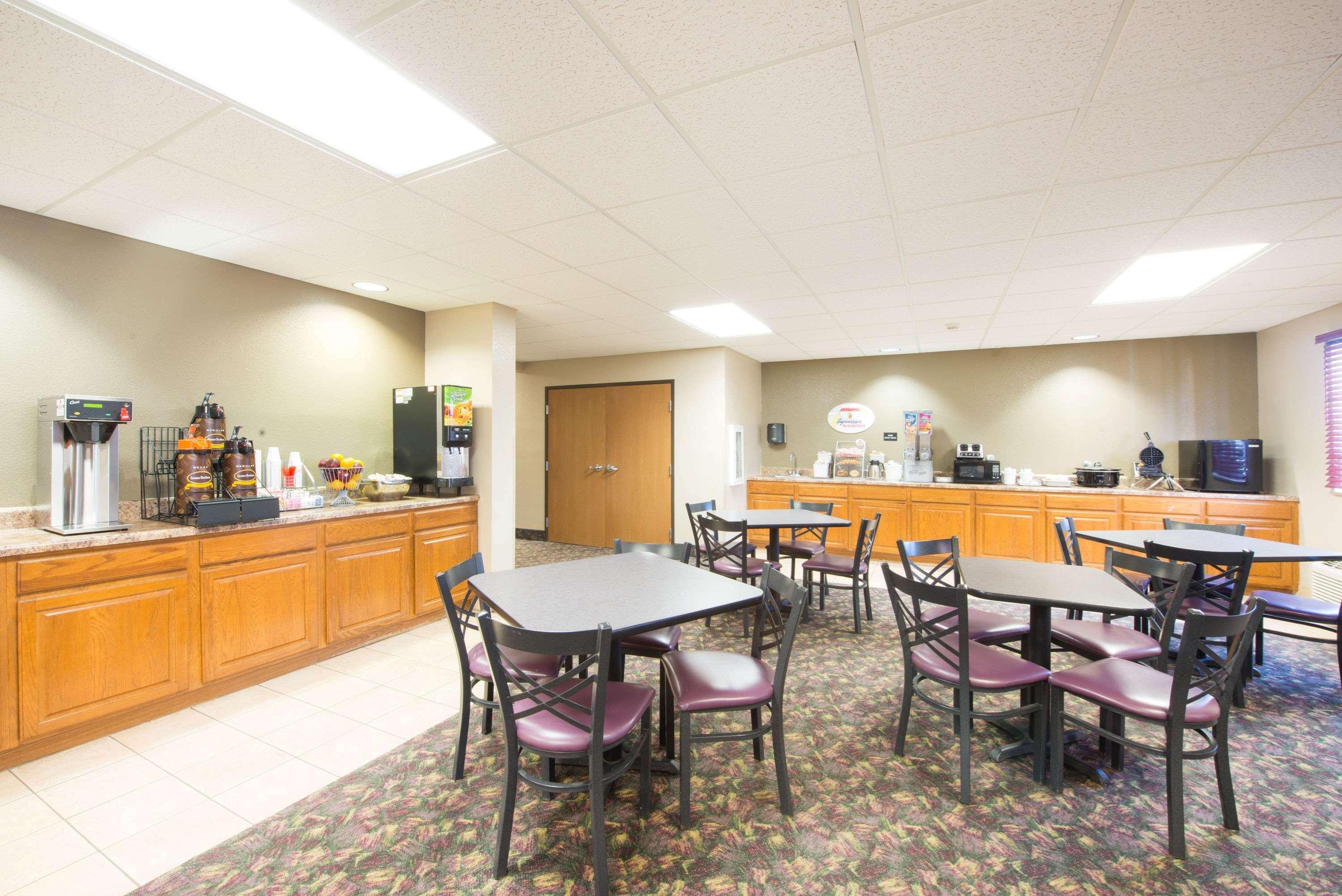 Super 8 By Wyndham Ks 2*