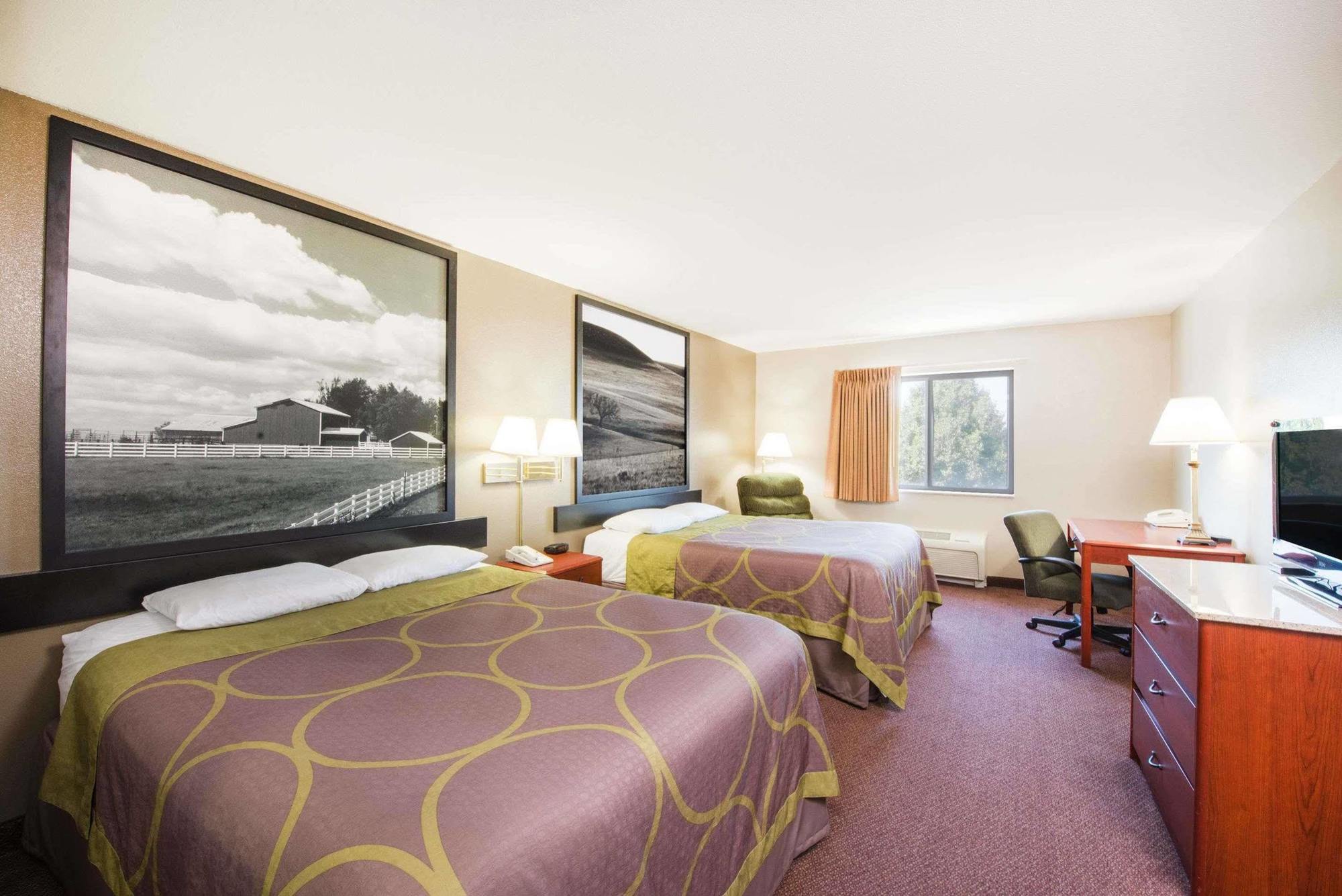 Hotel Super 8 By Wyndham Ks 2*