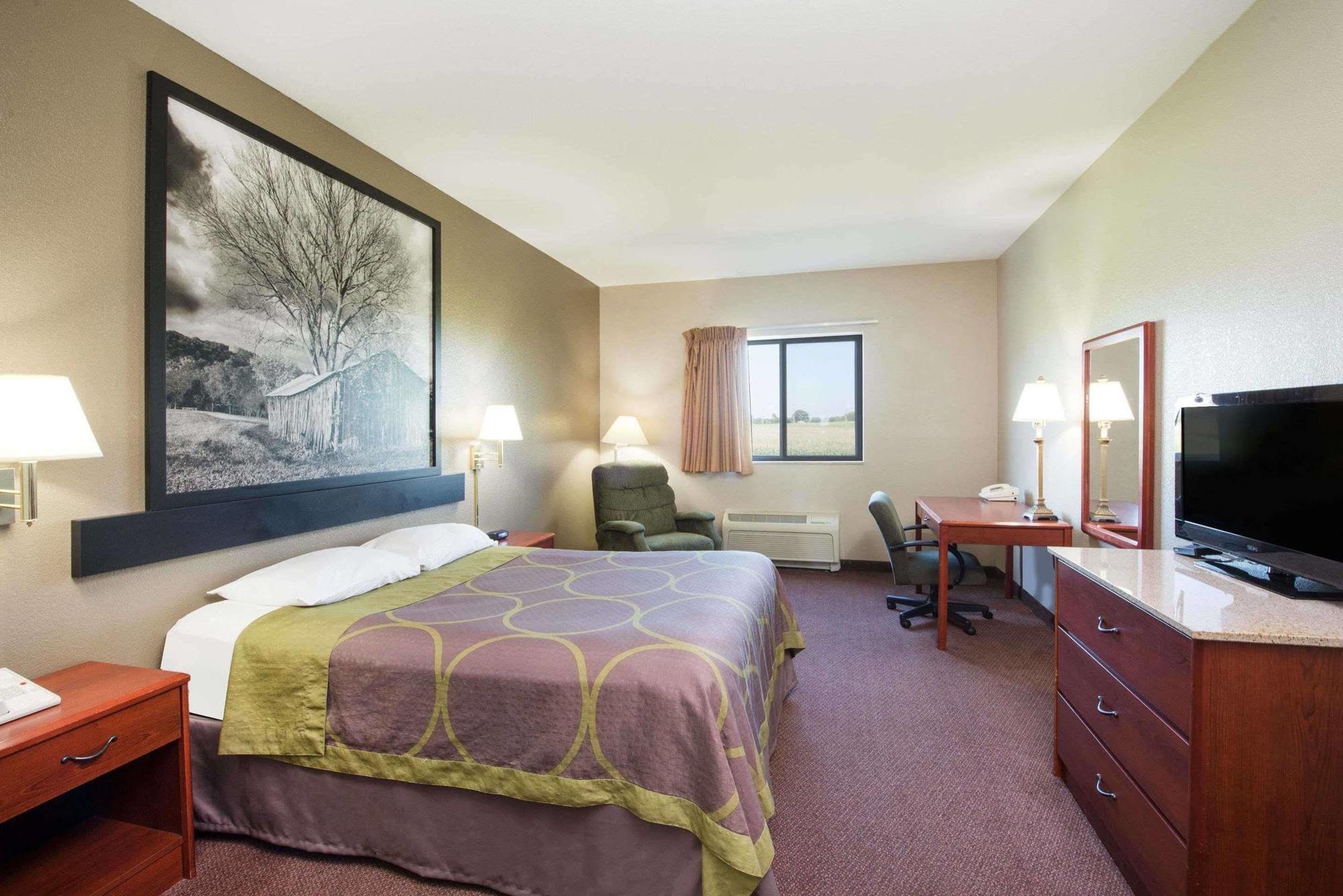 Super 8 By Wyndham Ks Hotel Iola