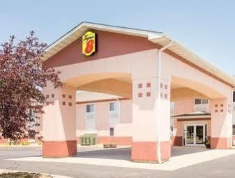 Super 8 By Wyndham Ks Hotel Iola