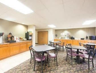 Super 8 By Wyndham Ks 2*