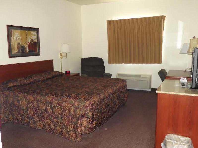 Super 8 By Wyndham Ks Iola