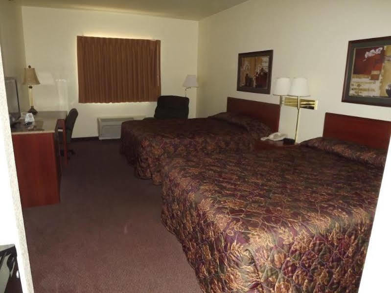 Super 8 By Wyndham Ks Hotel 2*