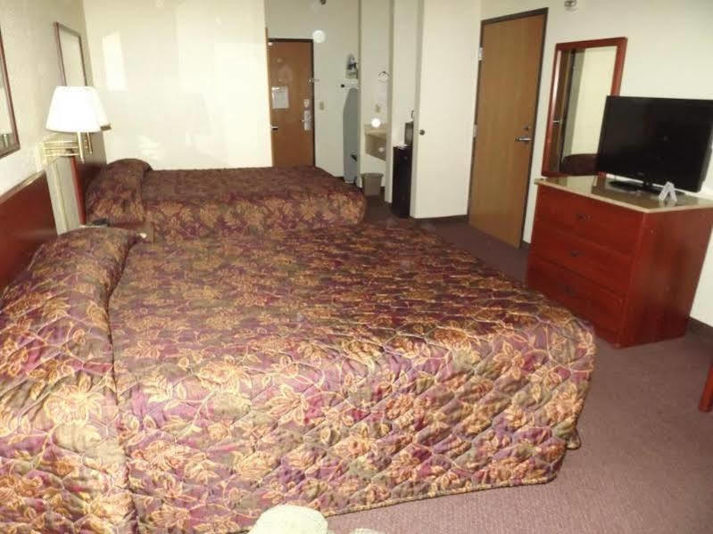 Super 8 By Wyndham Ks Hotel 2*