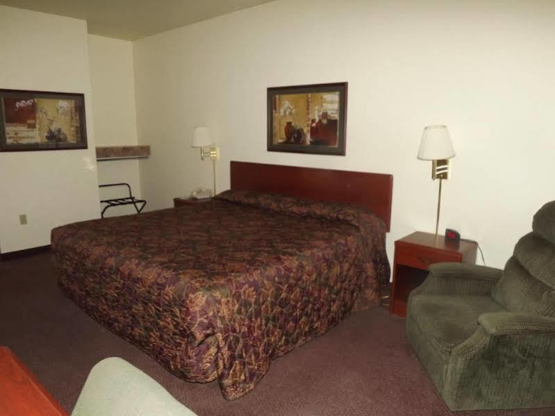 Super 8 By Wyndham Ks Hotel Iola