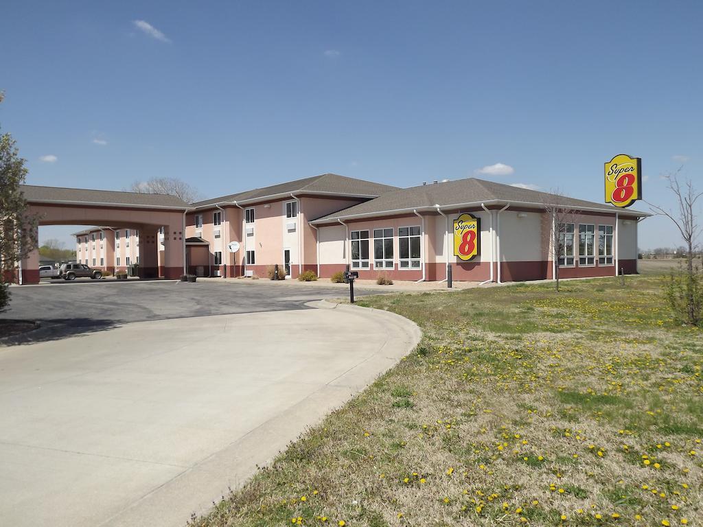 Super 8 By Wyndham Ks 2*